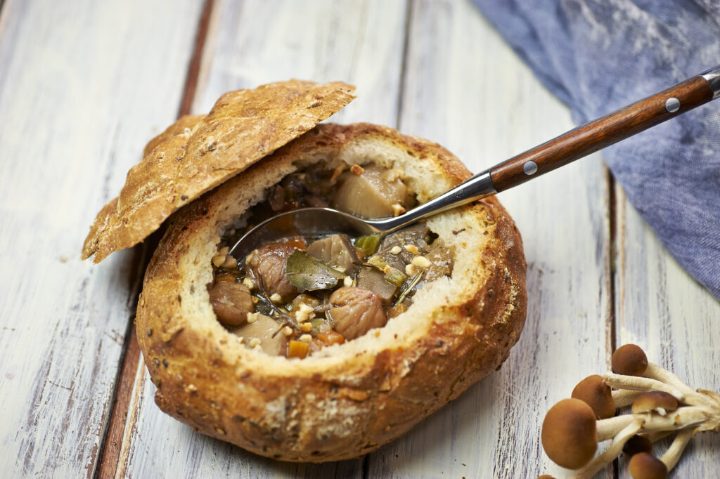 zuooa di funghi e castagne nel pane