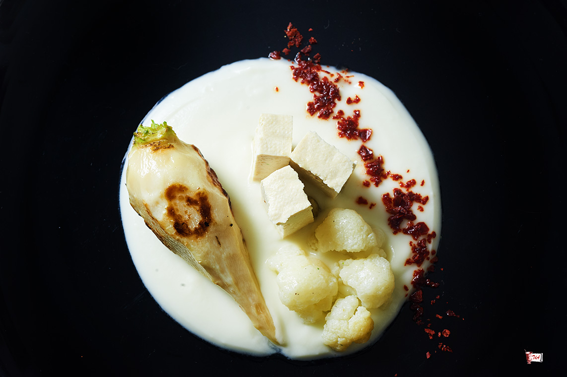 bianco come la neve - tofu marinato con ramolaccio, broccoli e finocchi