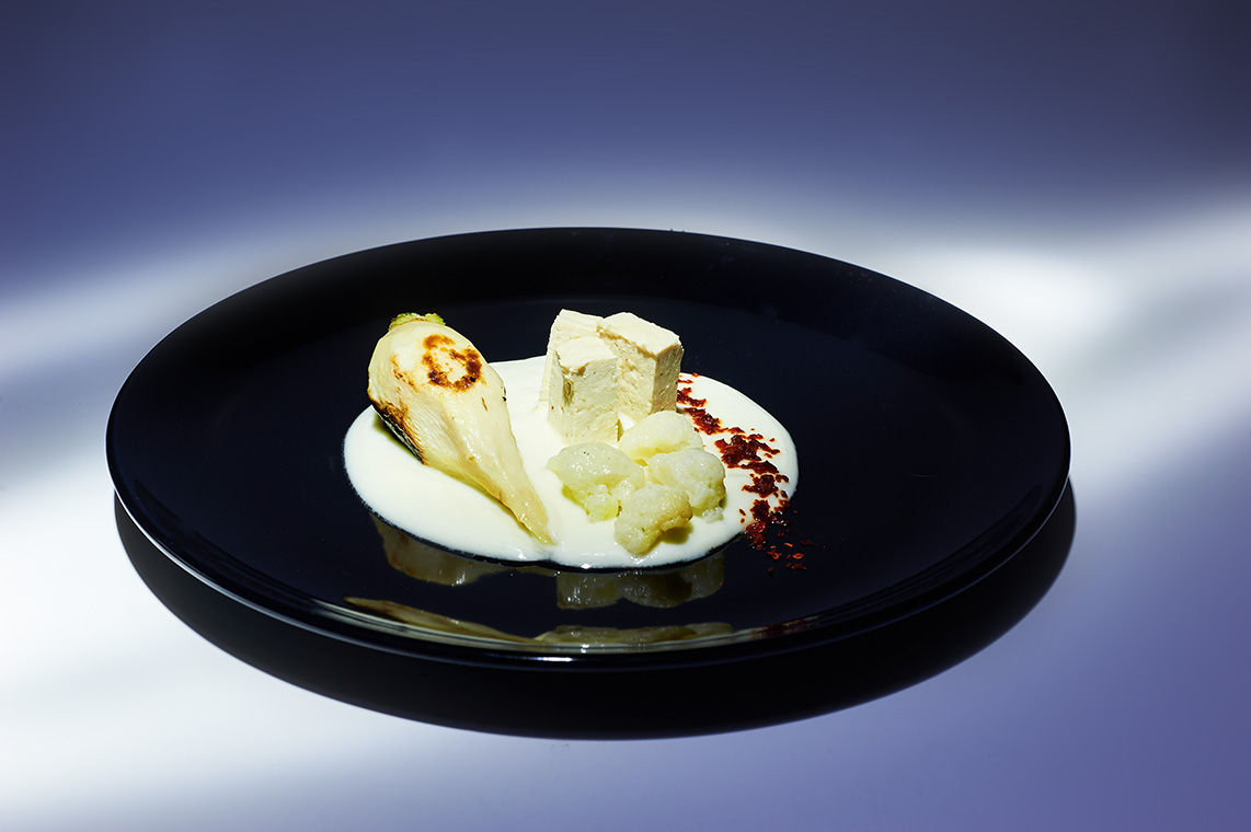 bianco come la neve - tofu marinato con ramolaccio, cavolfiore e finocchi