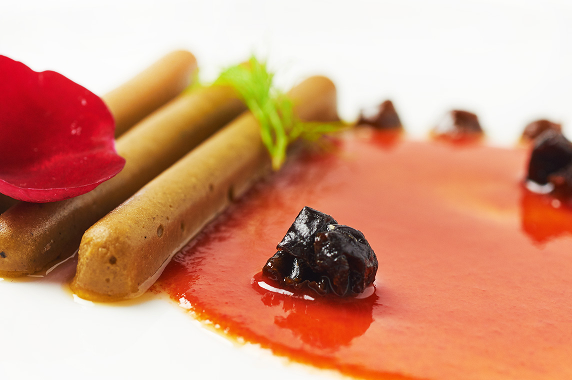 falso-foie-gras-con-acqua-di-pomodoro-e-anguria-e-prugne-al-balsamico