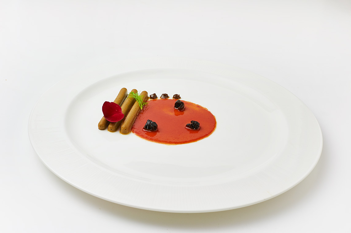 falso-foie-gras-con-acqua-di-pomodoro-e-anguria-e-prugne-al-balsamico