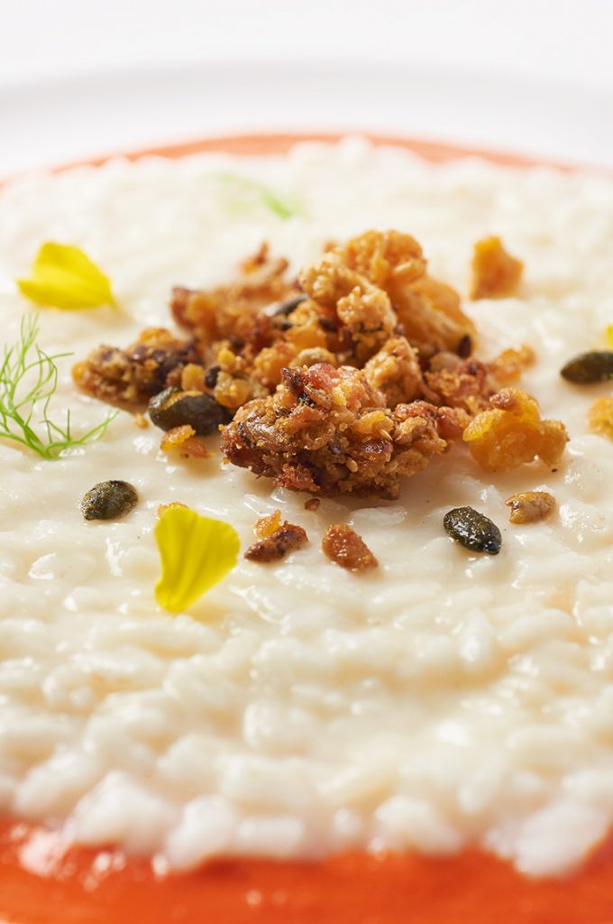risotto-affumicato-salsa-agrodloce-crumble-lenticchie