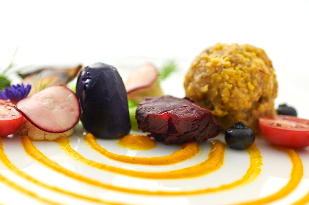 miglio-con-edamame-salsa-carote-alla-senape-barbabietola-al-sale