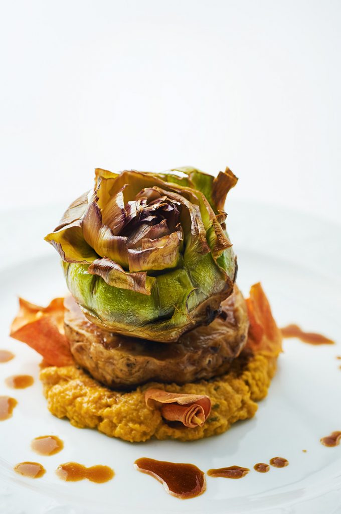 Arrosto di sedano rapa su crema di fave e carciofo alla giudia 2 Arrosto-di-sedano-rapa-e-carciofo-alla-giudia