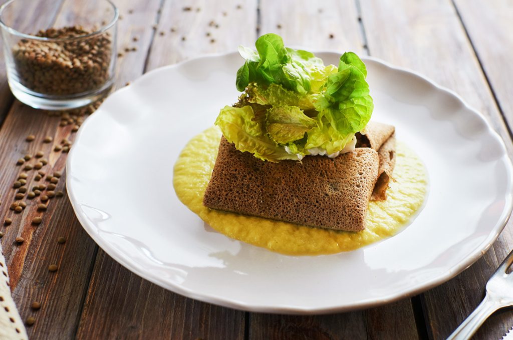 crespelle-di-grano-saraceno-e-ragu-vegetale