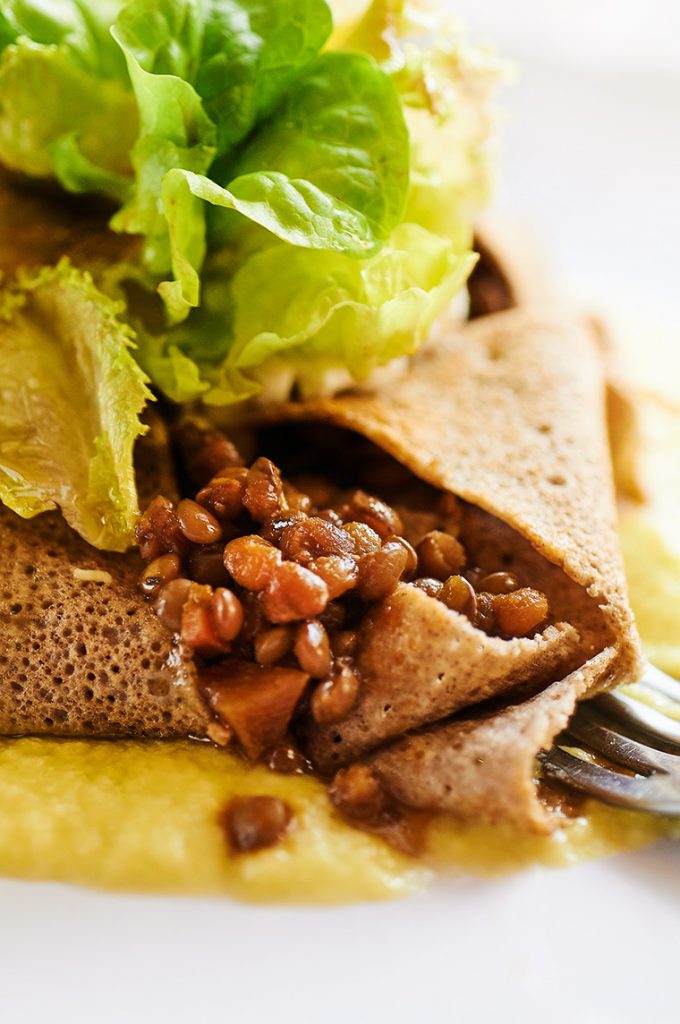 crespelle-di-grano-saraceno-e-ragu-vegetale