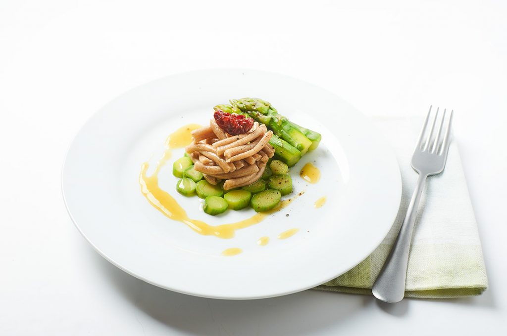 cavatelli-agli-asparagi-e-mango