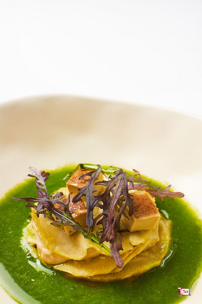carpaccio-di-sedano-rapa-con-tofu-affumicato-e-coulis-di-sedano