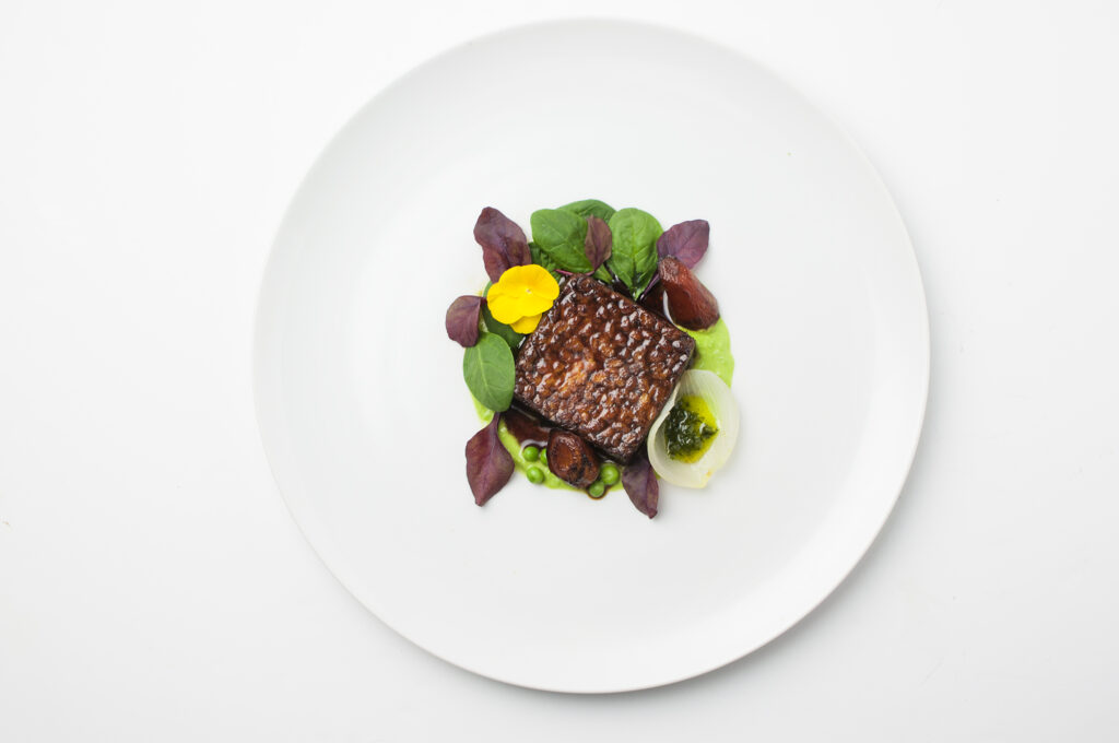 tempeh-al-marsala-piselli-e-spinacini-novelli